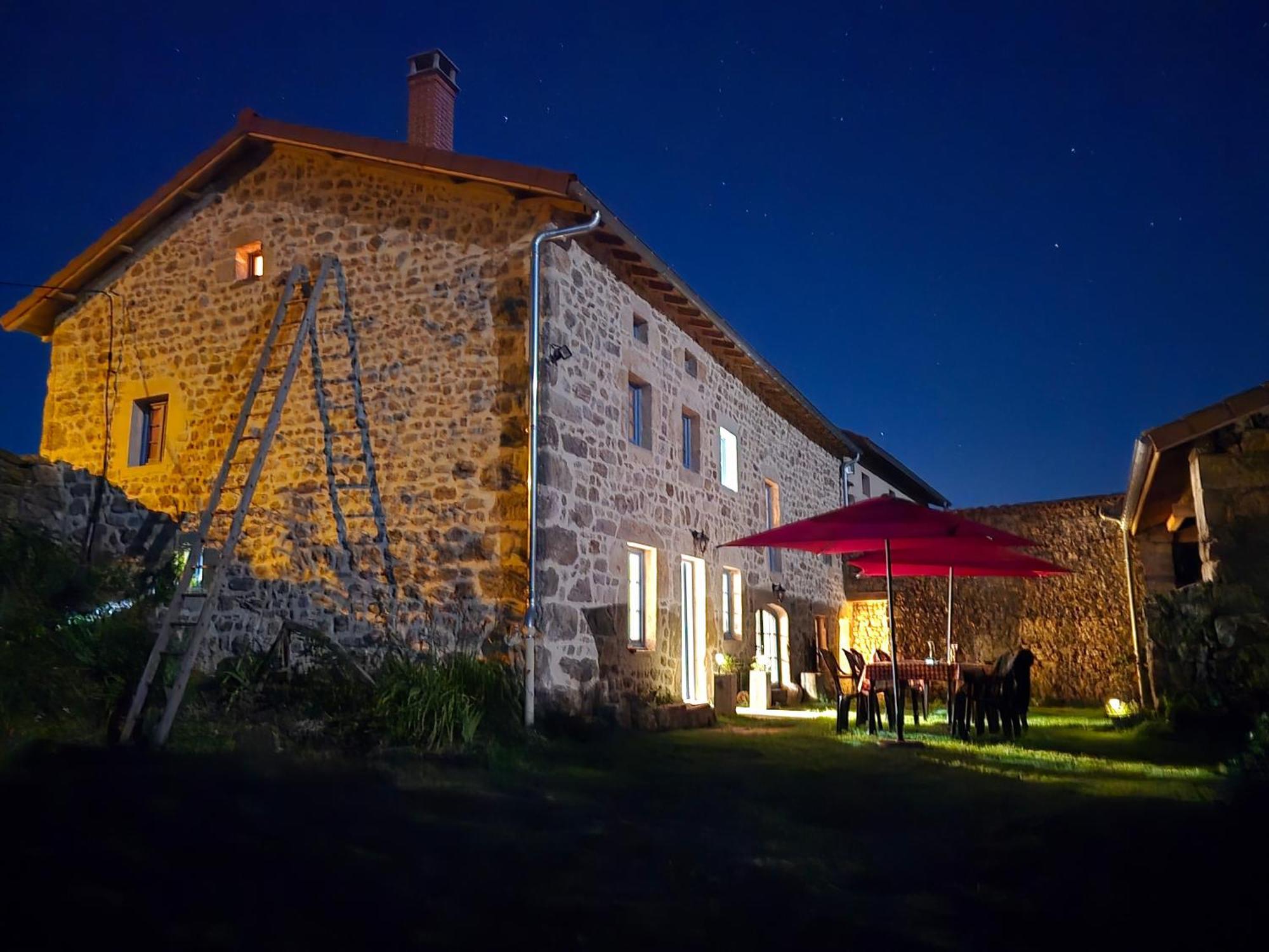 Gite La Menou Villa Usson-en-Forez Bagian luar foto